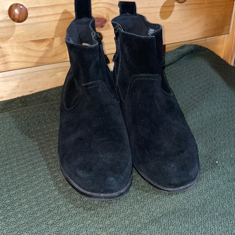 Vionic black Suede booties